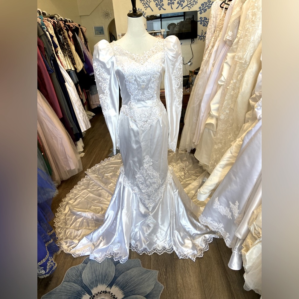 Absolutely Stunning Vintage Wedding Dress
